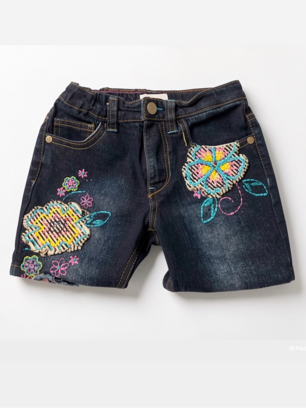Circo Vintage Denim Capri Pants Size 6 w/ Embroidered Flower Detail